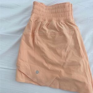 shake it out Lululemon shorts